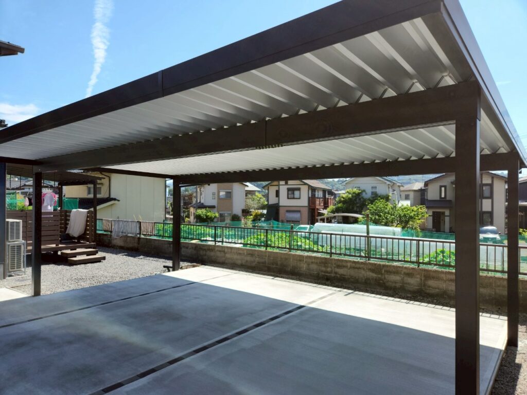 ワイドカーポートの写真01